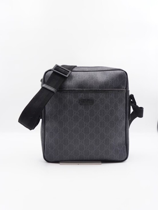 Gucci Handbags - CJ64 💗 GUCCI GG Supreme Monogram Messenger Bag
